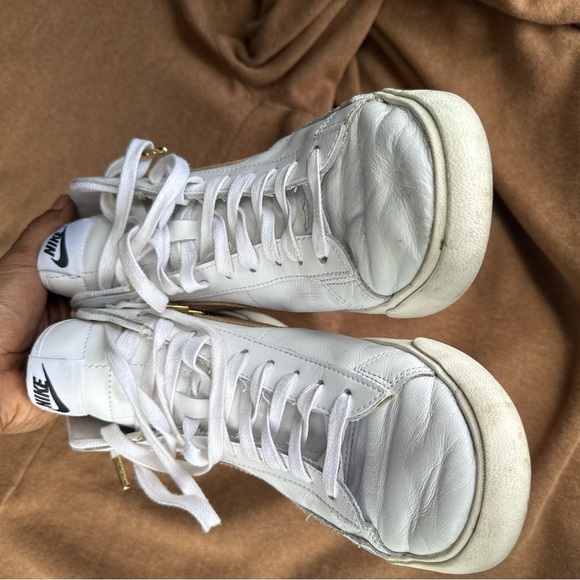 NIKE blazer mid White and Tan High-Top Sneakers size 7 US men 9 woman. - Picture 3 of 6